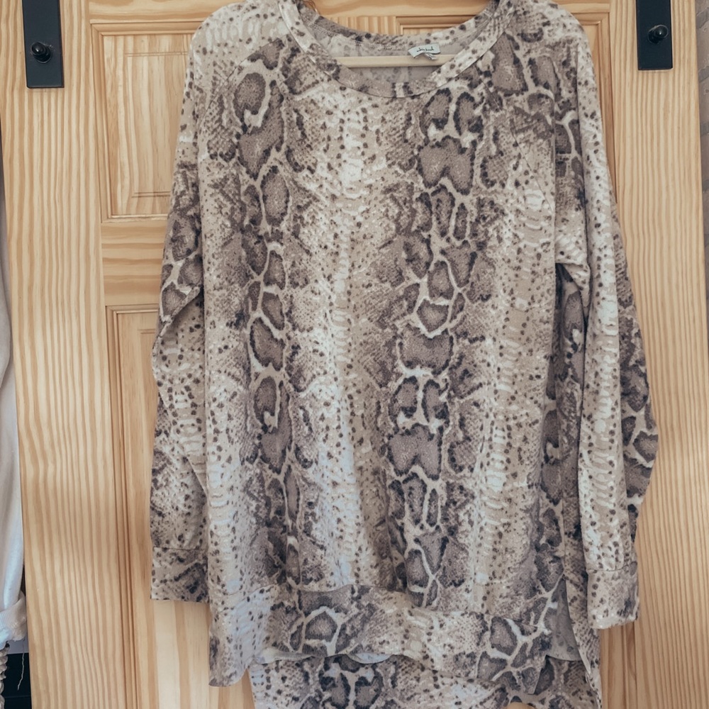 Snake skin over sized long sleeve slit side shirt